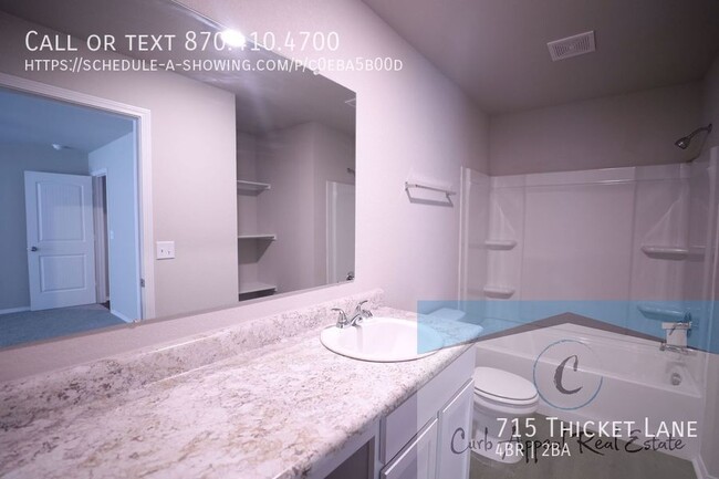 Building Photo - 715 Thicket Ln