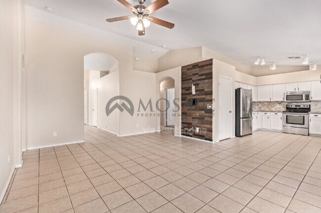 Building Photo - 2135 E Brooks St