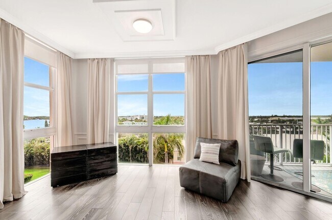 Building Photo - 804 E Windward Way