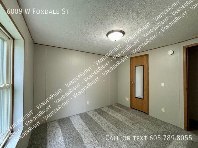 Building Photo - 6009 W Foxdale St