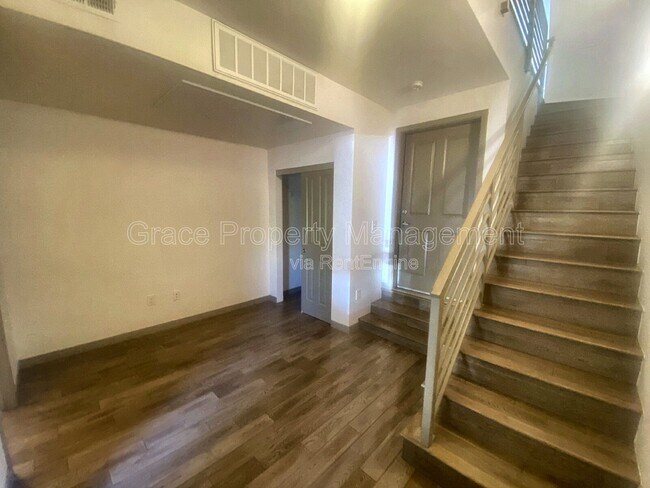 Building Photo - 2200 Tremont Pl