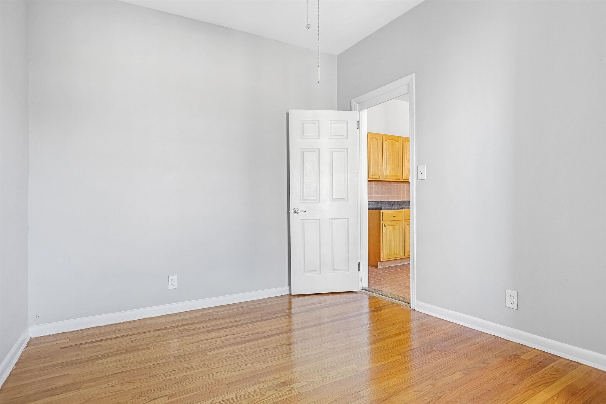 Building Photo - 128 Oak St