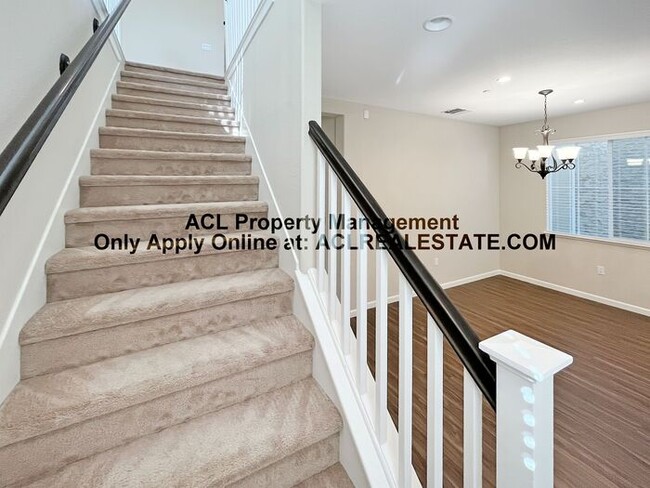 Building Photo - Spacious 5 Bedroom Brentwood Home With Solar Tesla Powerwall And Prime Walkable Location