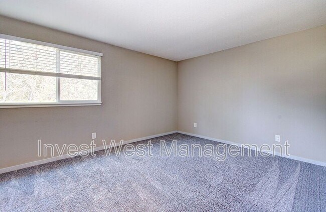 Building Photo - 13216 NE Salmon Creek Ave