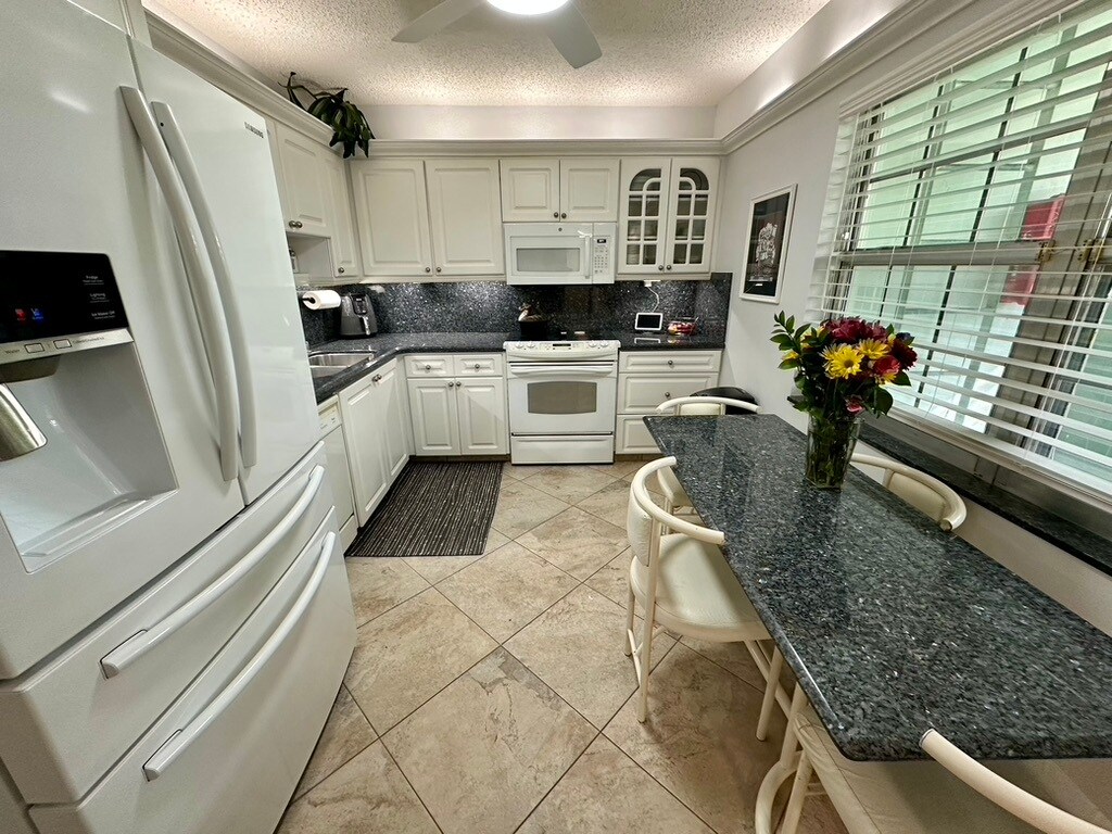 Fully Stocked Kitchen - 933 Cypress Grove Dr