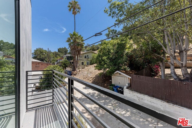 Building Photo - 1819 Ashmore Pl