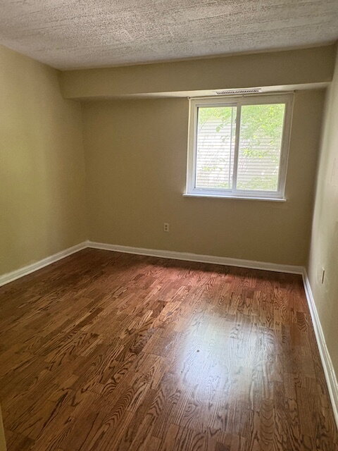 Building Photo - Beautiful hardwood floors and new appliances!