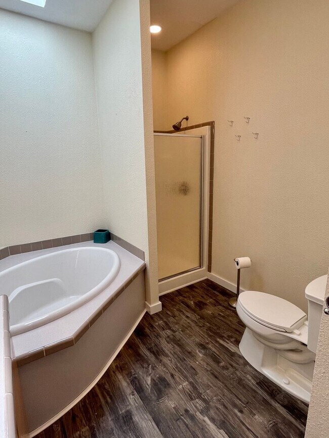 Building Photo - BH T 3204