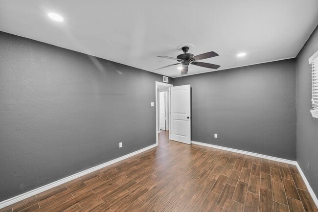 Building Photo - 10519 Fawnview Dr