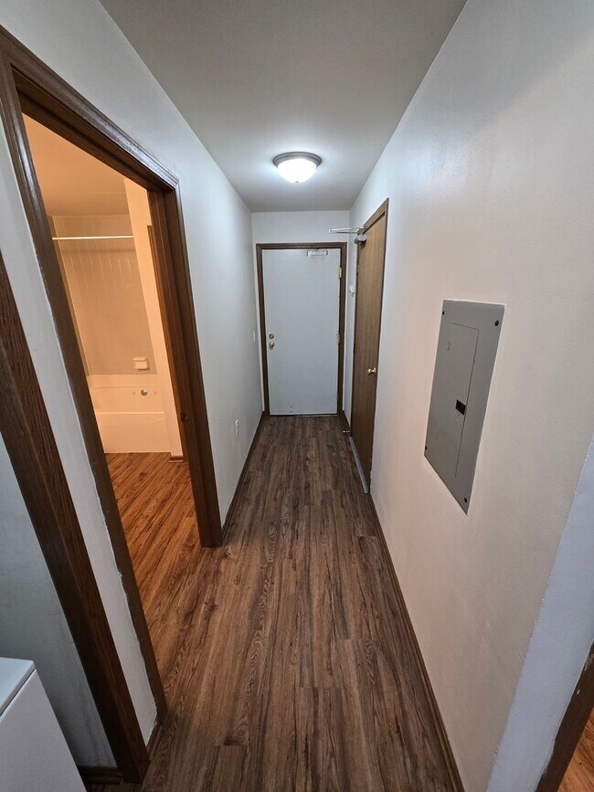 Building Photo - 1001-1017 Rockefeller Ln