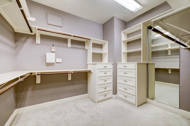 Building Photo - 5202b Rose St