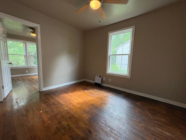 Building Photo - Gorgeously remodeled 4 bedroom/1 bath with carport!