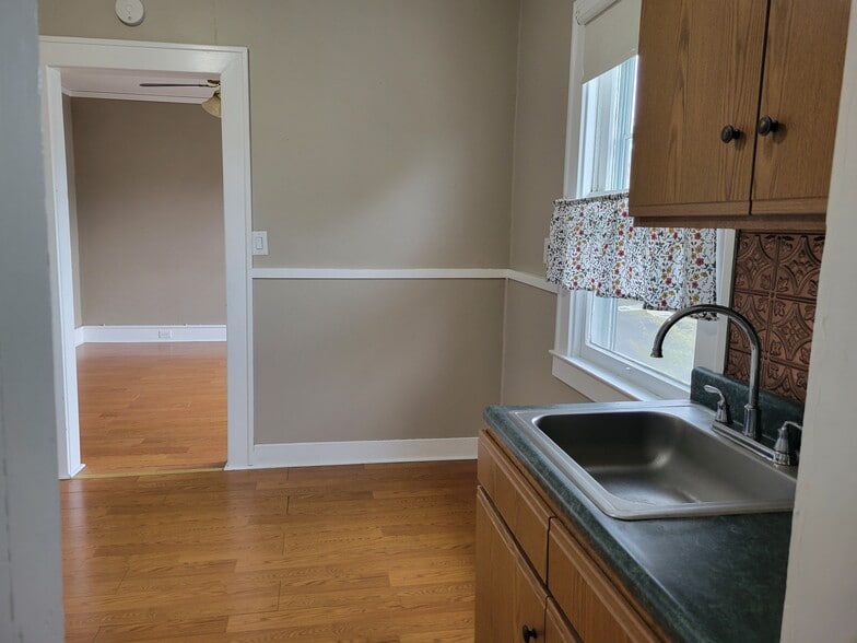 Kitchen - 601 Park Ave