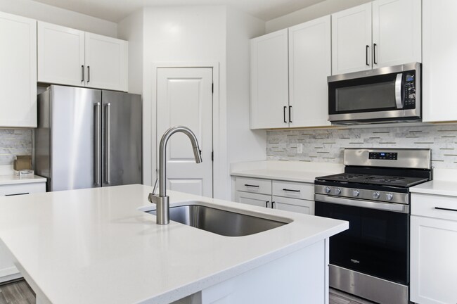 Building Photo - 3083 S Yellow Bill Dr