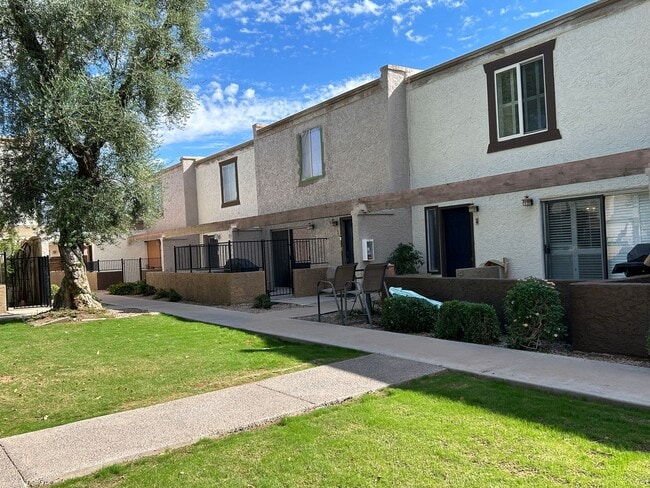 Primary Photo - Stunning updated 2 Bedroom, 2 Bathroom, 2 car garage in heart of downtown Scottsdale