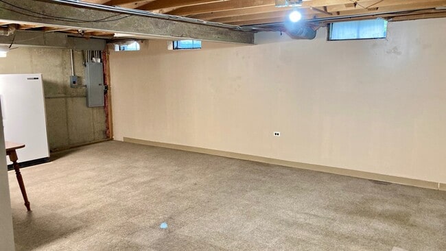 Building Photo - 460 Dover Dr