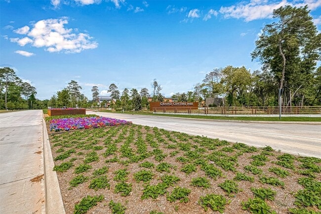 Building Photo - 323 Highland Bayou Dr
