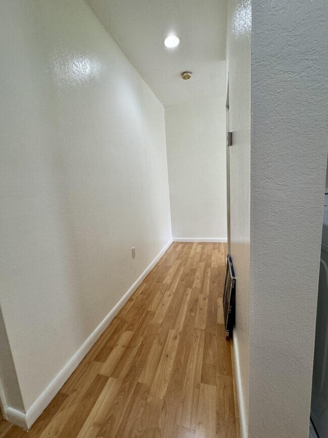 Building Photo - 209 Talia Cir