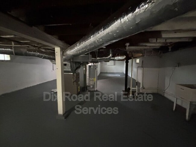 Building Photo - 22 Pinehurst Ave