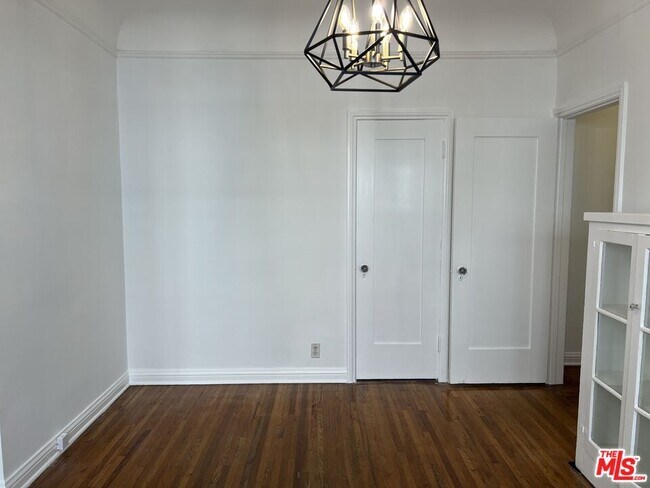 Building Photo - 741 S Mansfield Ave