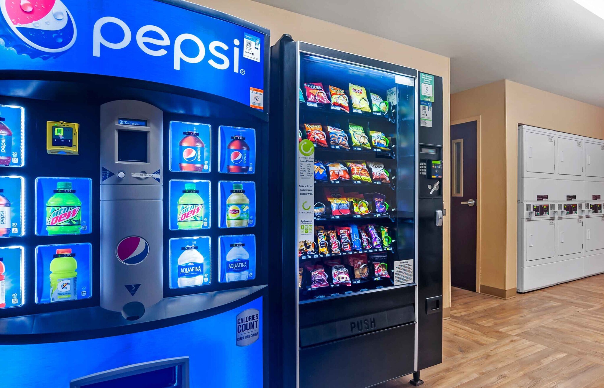 Building Photo - Furnished Studio-Palm Springs - Airport