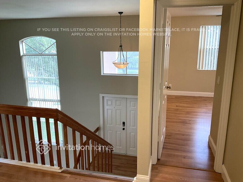 Building Photo - 7449 Santa Monica Dr