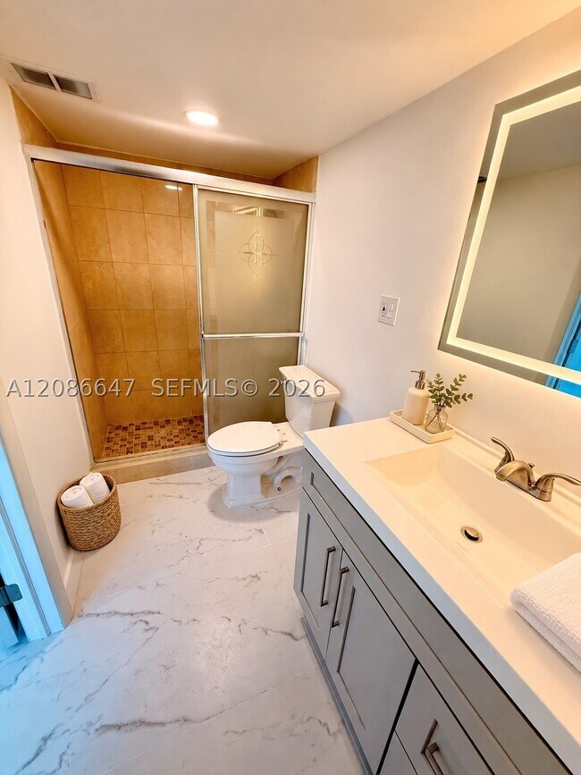 Building Photo - 1811 Sabal Palm Dr