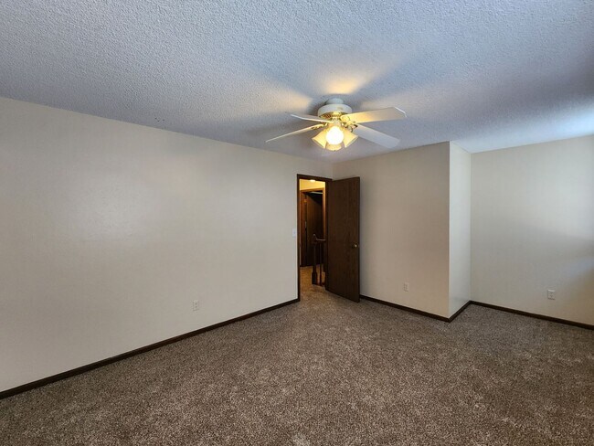 Building Photo - Beautiful 4 Bedroom Home on Cul Du Sac Wit...