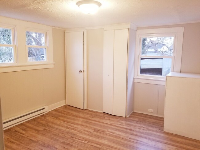 Building Photo - Three Bedroom Two Story House!