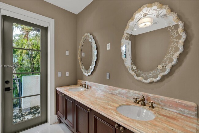 Building Photo - 932 Escobar Ave