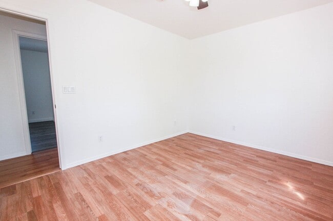 Building Photo - 4266 N Saratoga Dr