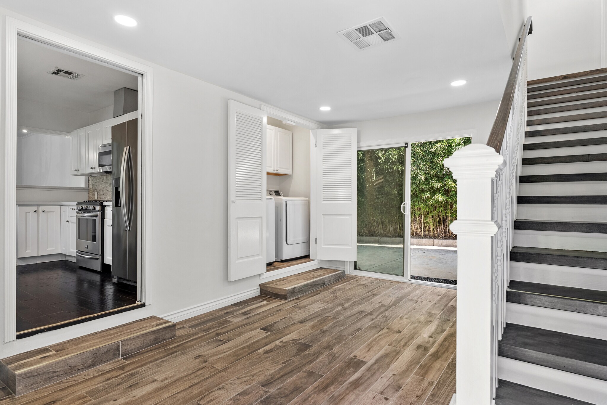 Building Photo - 4242 Van Nuys Blvd