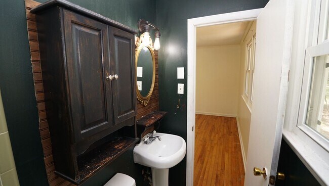 Building Photo - 1008 Hendricks Ave