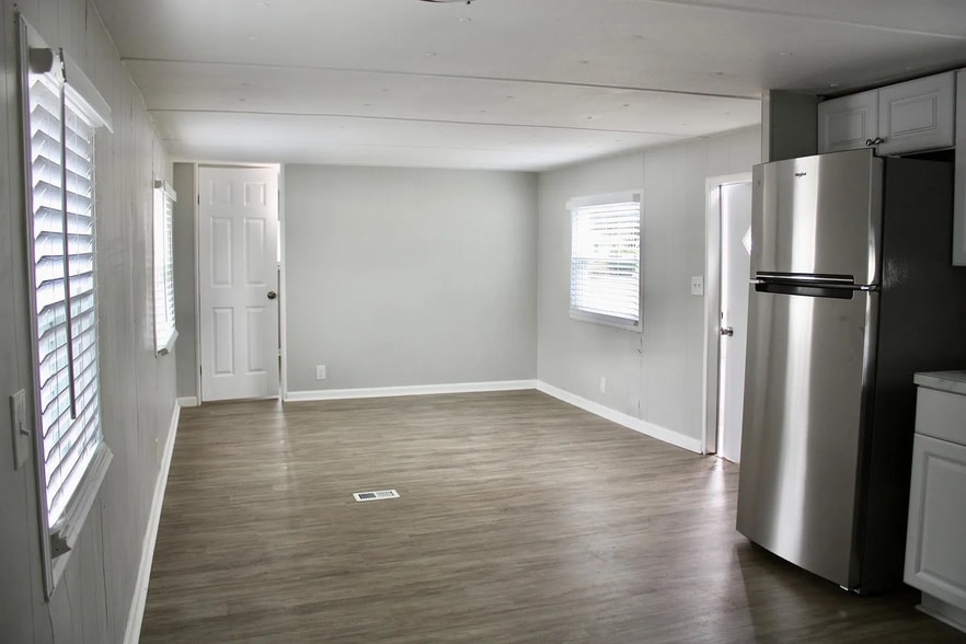 Building Photo - 415 W Limestone Rd