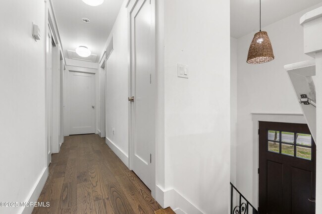 Building Photo - 741 Lakehurst Ave