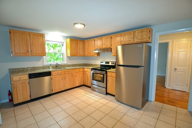Building Photo - 74 Dunboy St