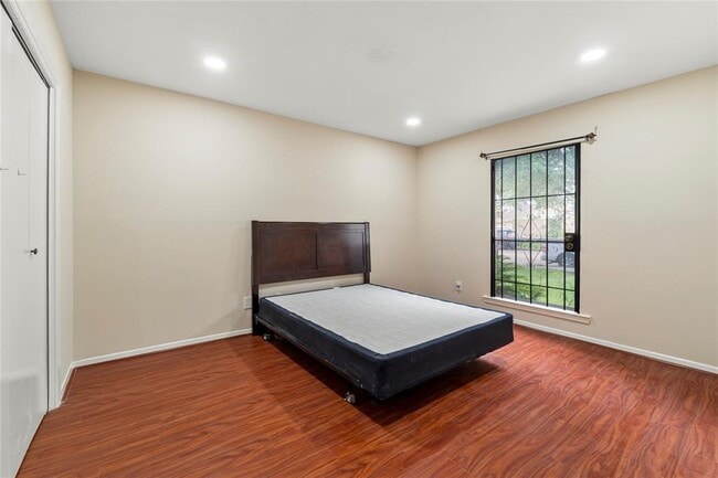 Building Photo - 11122 High Star Dr