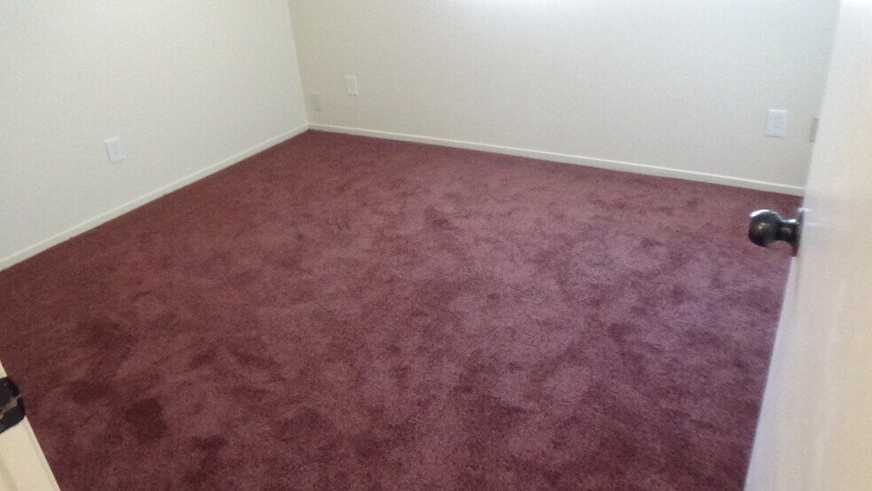 Bed1 - 725 Summerwood Ln