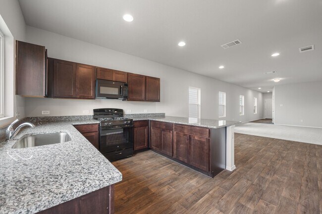 Building Photo - Charming 3-Bedroom Home Near Kyle & San Ma...