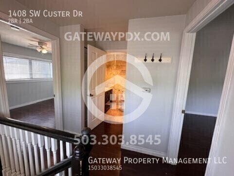 Building Photo - 1408 SW Custer Dr