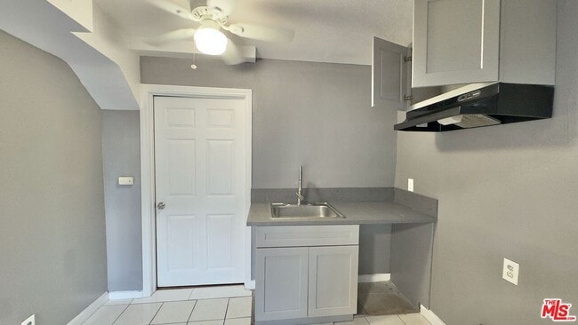 Building Photo - 4052 W 103rd St