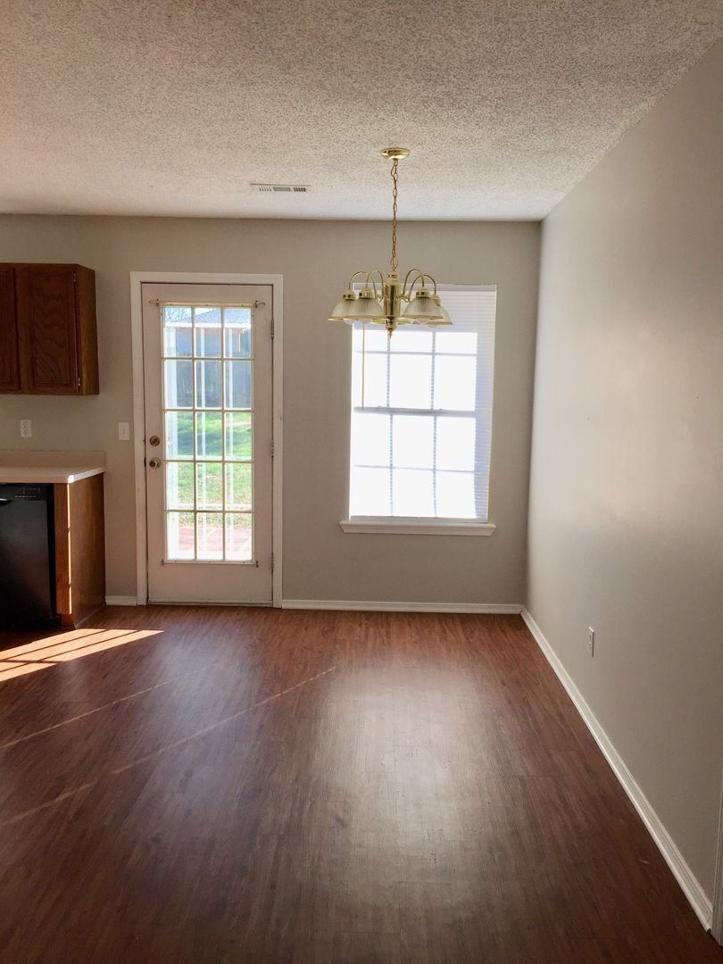 Building Photo - 1296 N Fieldstone Ave