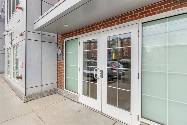 Building Photo - 70 S Bremen St