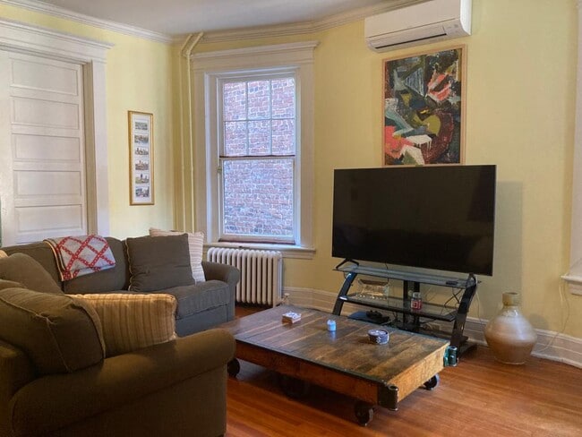 Building Photo - 2611 W Grace St