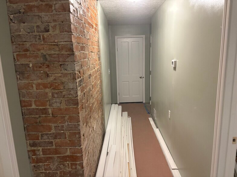 Building Photo - 412 Depot St