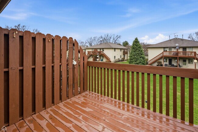 Building Photo - 490 Westwood Ct