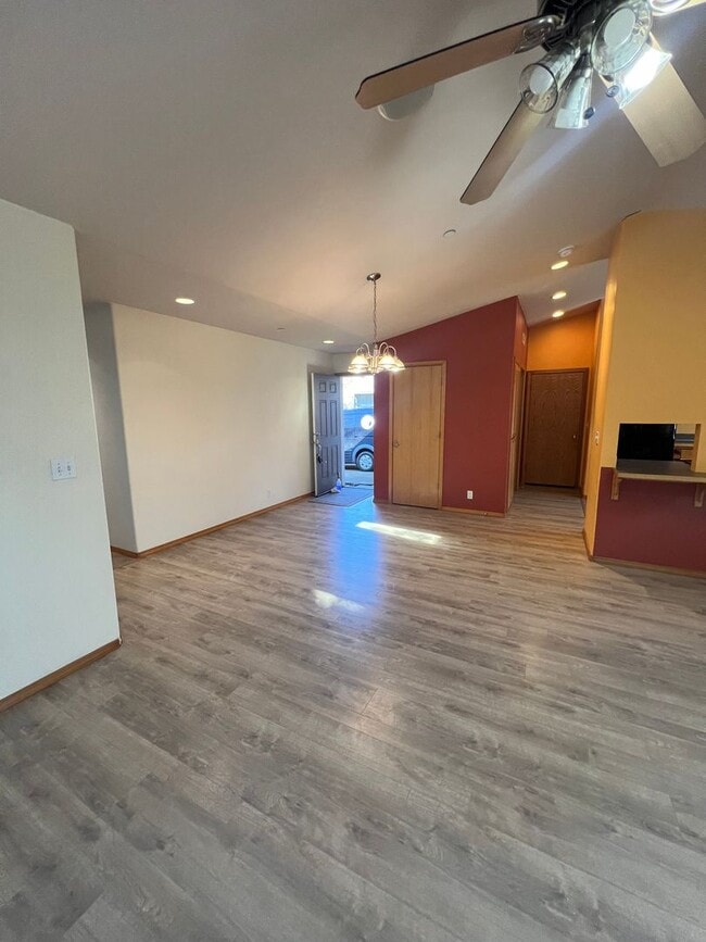 Building Photo - 3-Bedroom 2-Bathroom house in North Eugene