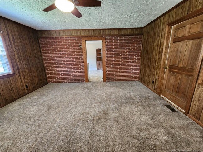 Building Photo - 400 Roxie Ave