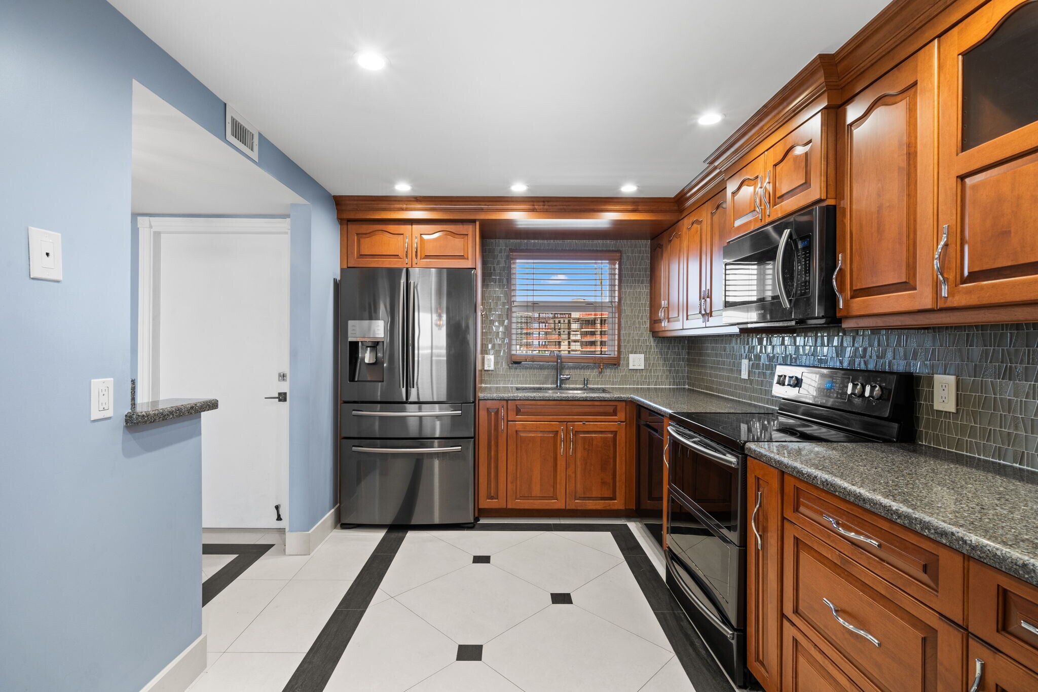 Building Photo - 511 Bayshore Dr