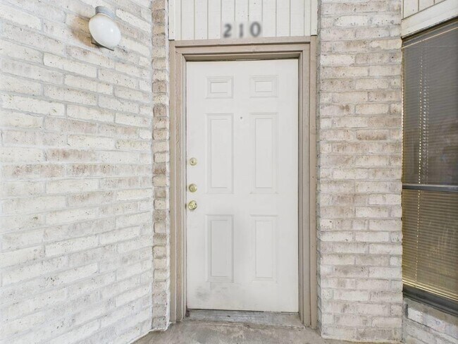 Building Photo - 3316 Guadalupe St